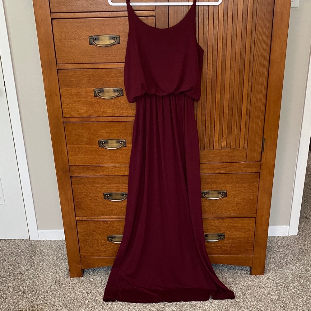 Elegant Burgundy Maxi Dress
